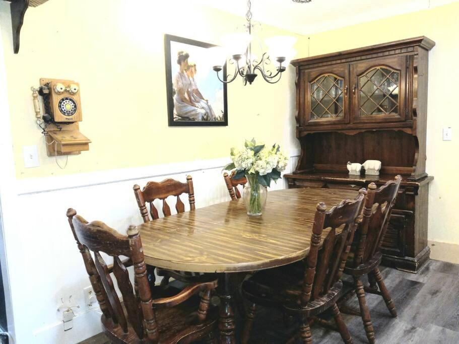 The Goulding Cottage and farm - 4 beds, 3 baths - Housity