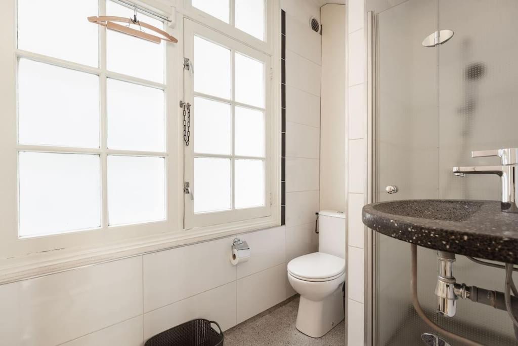New! Private Authentic Apartment In City Centre! - Housity