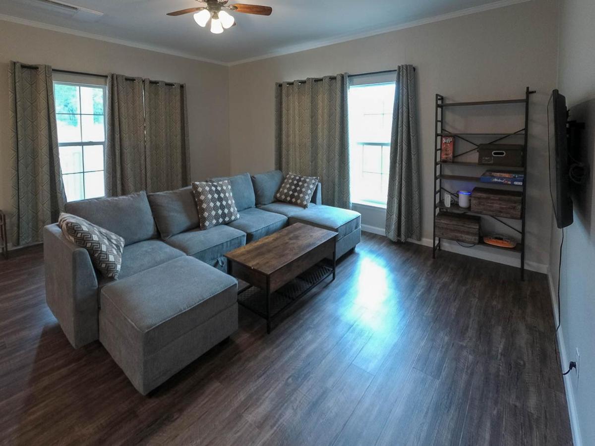 Luxury cottage near lake Belton - WiFi A/C - Housity