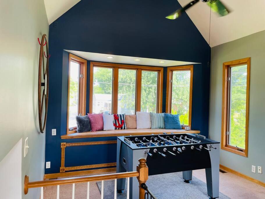 Waterfront Lake House! Kayaks, Lake View, Dog Friendly! - Housity