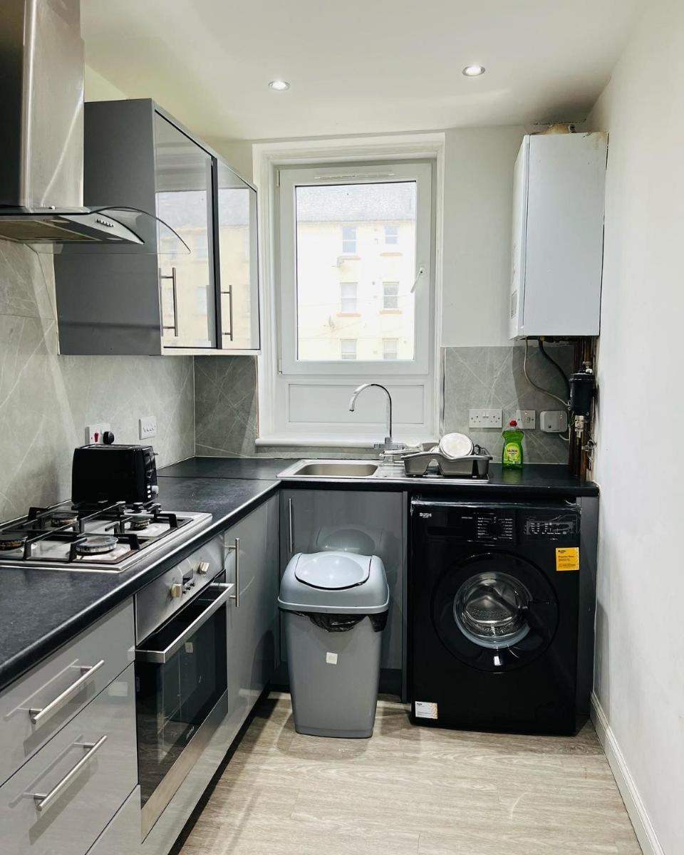 SIMPLE 2BED FLAT IN EDINBURGH. - Housity