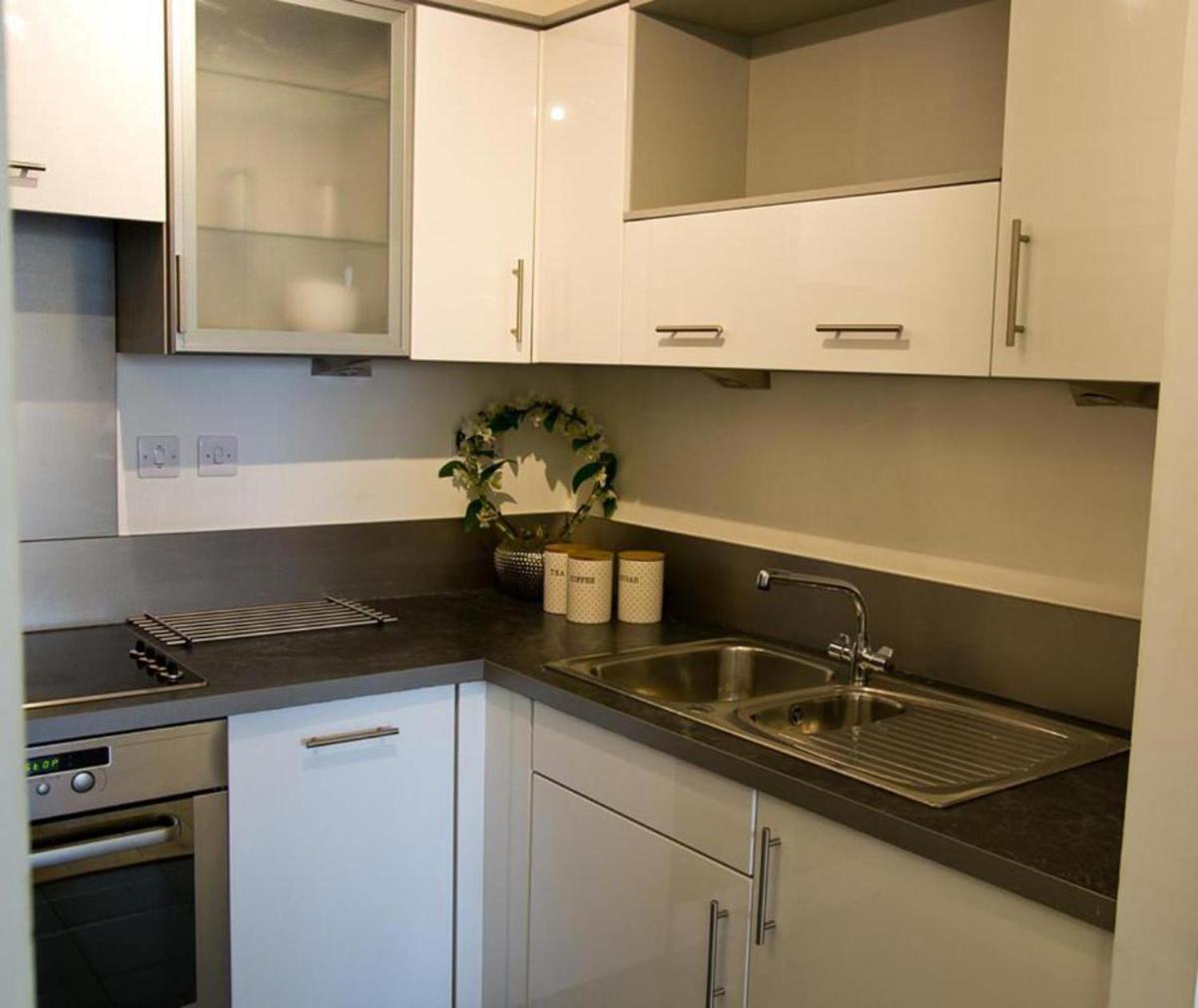 Impeccable 2-Bed Apartment in Brentwood - Housity