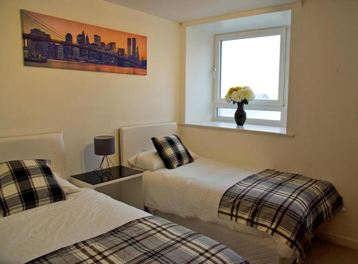 Impeccable 2-Bed Apartment in Brentwood - Housity