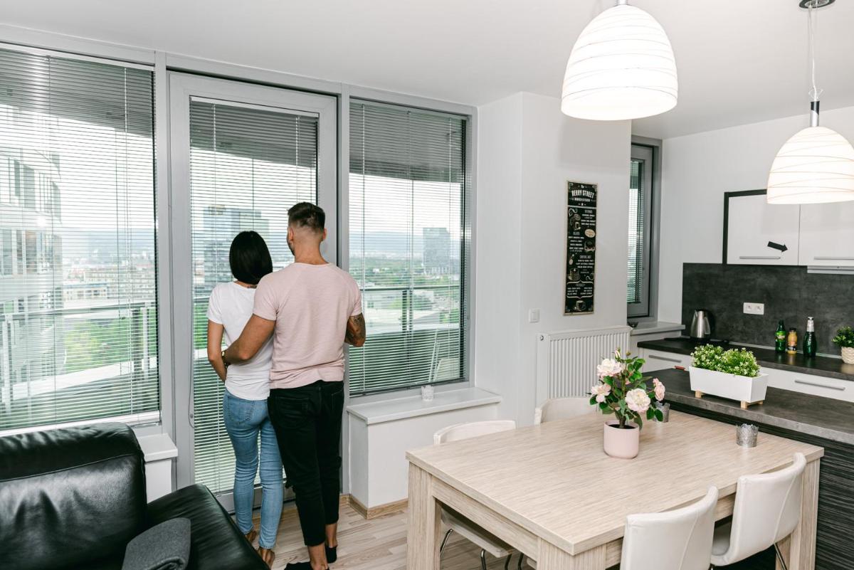Suitetrails - Slavic Spacious Apartment