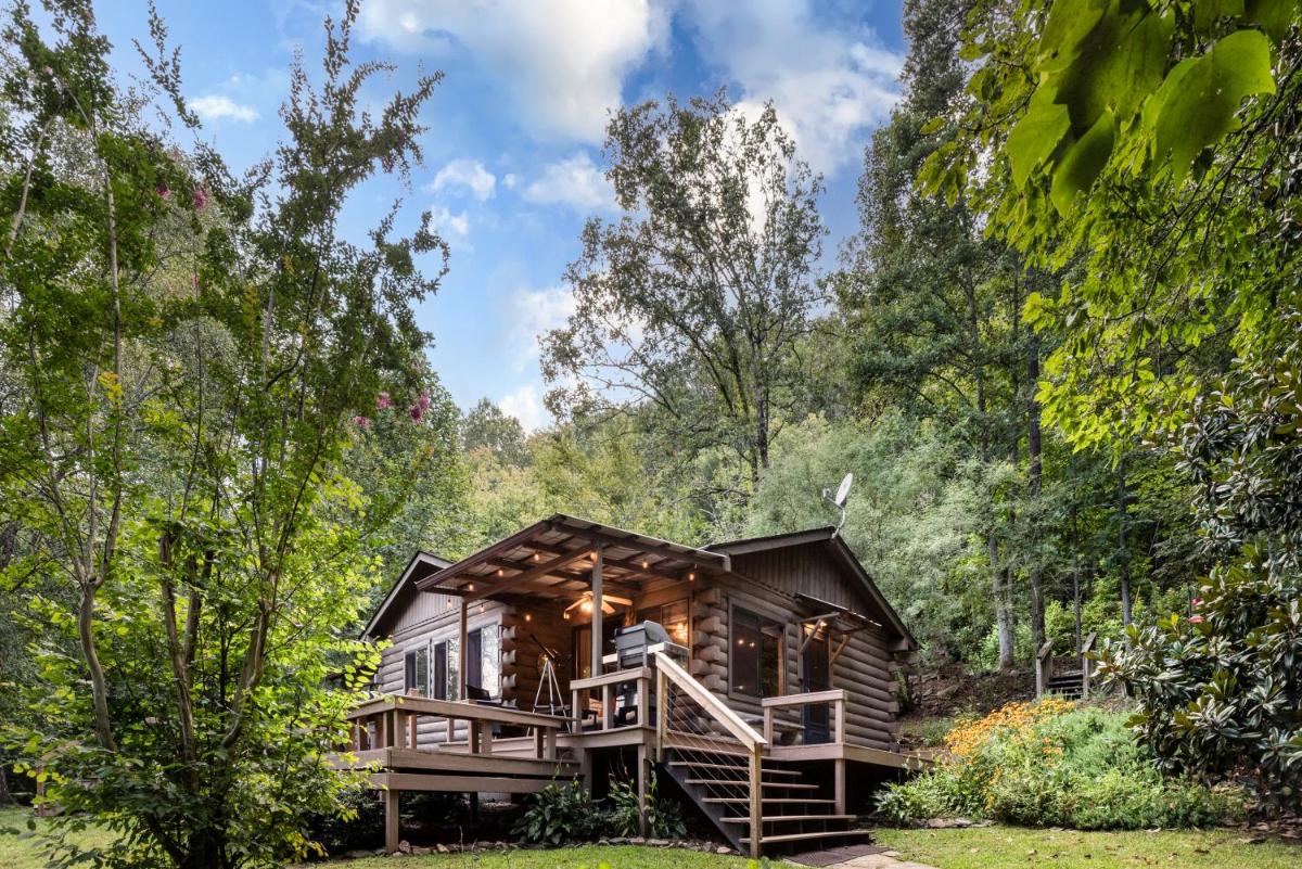 Magical Mountain Riverfront Retreat near Blue Ridge Georgia with Unforgettable Views! - Housity