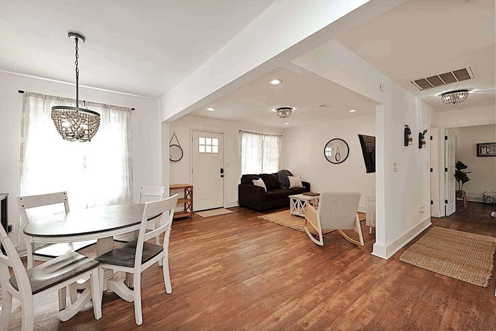 Millcreek Cottage Minutes from Downtown Wilmington - Housity