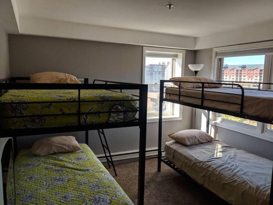 True Ski-in Ski-Out Luxury 3bd with huge views - Housity