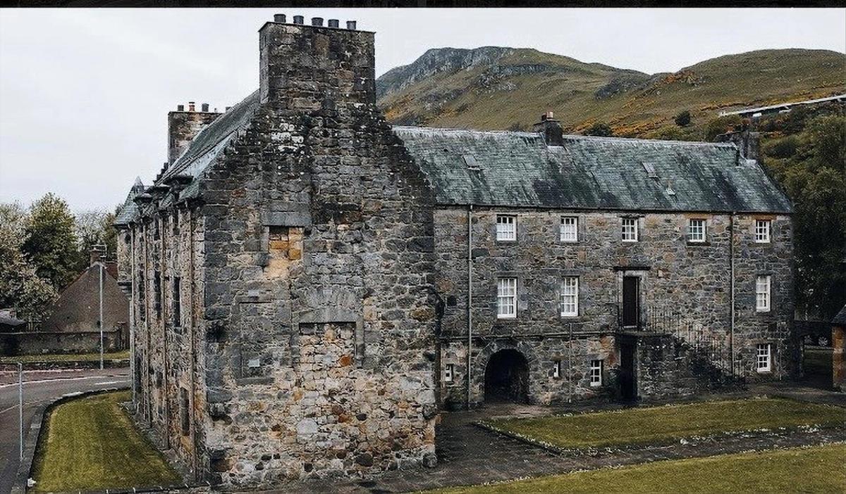 Menstrie Castle Stay - Housity