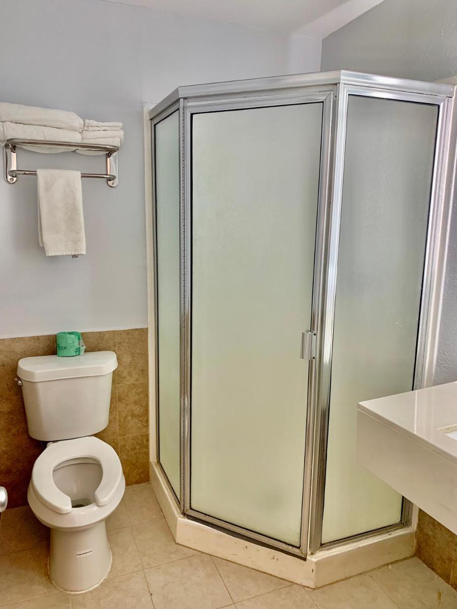 Executive Inn Midland - Housity