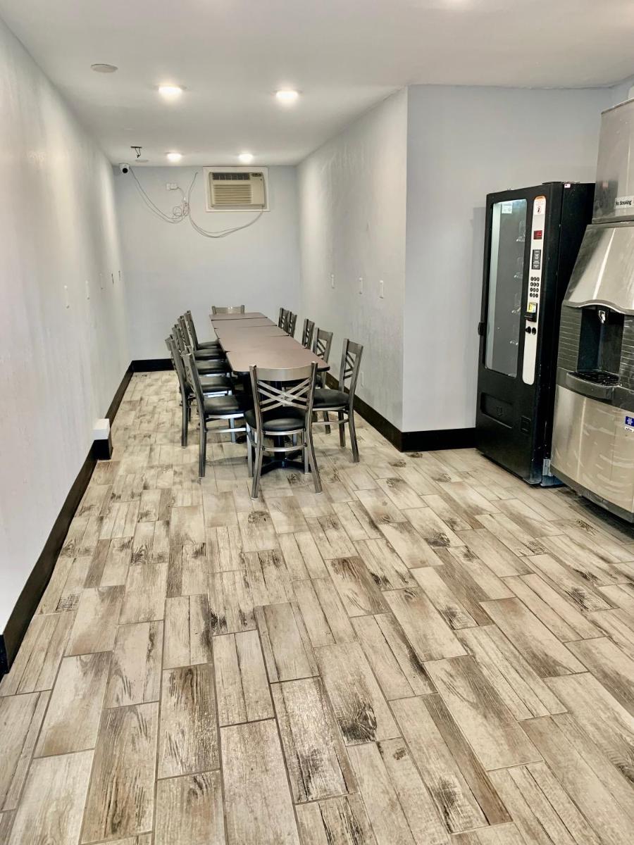 Executive Inn Midland - Housity