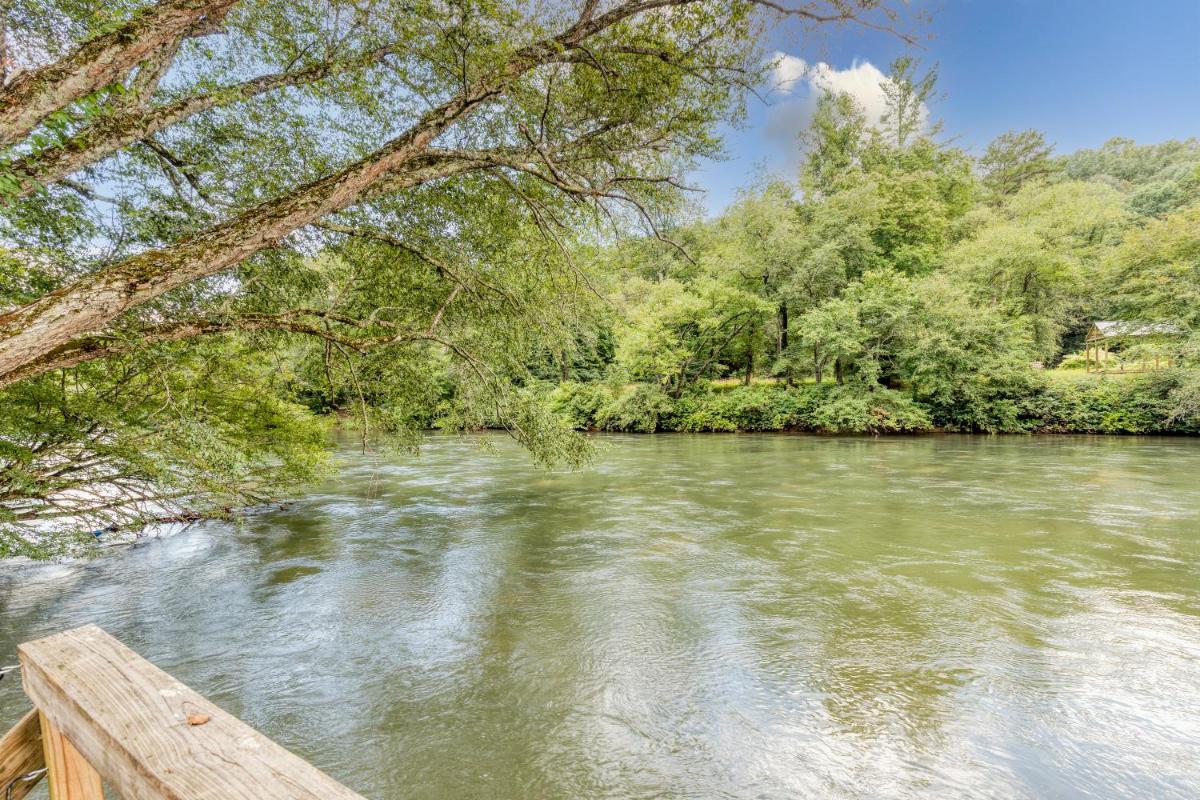 Magical Mountain Riverfront Retreat near Blue Ridge Georgia with Unforgettable Views! - Housity