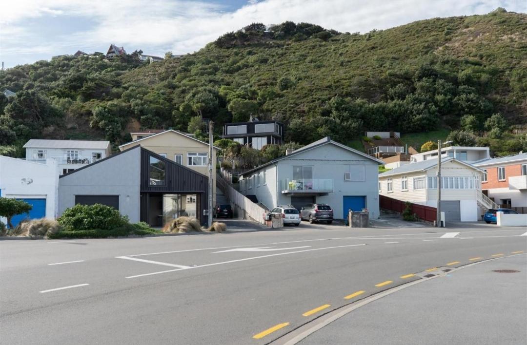 Modern & cosy studio unit on Island Bay beachfront - Housity