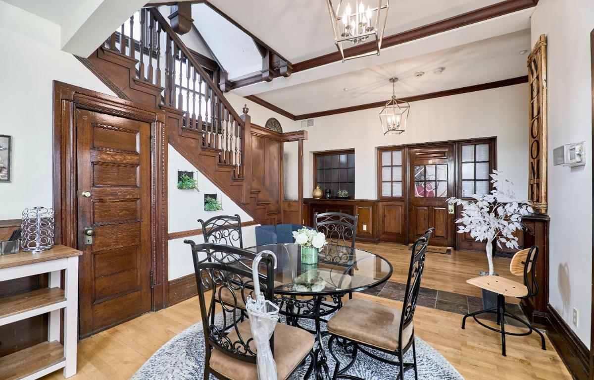 White House at Grand Central - Housity