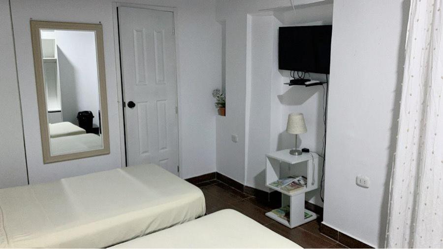 Nature & Travelers - Housity