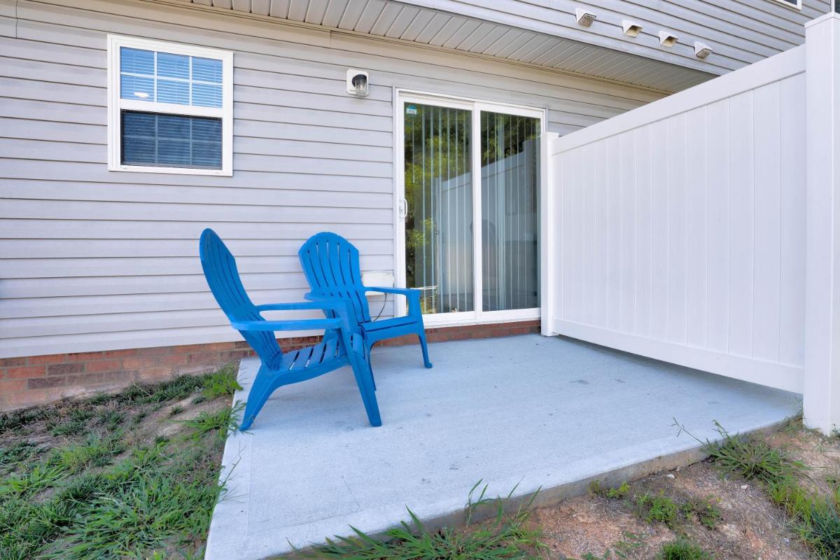 Kannapolis Elegant Townhouse - Pet Friendly - Housity