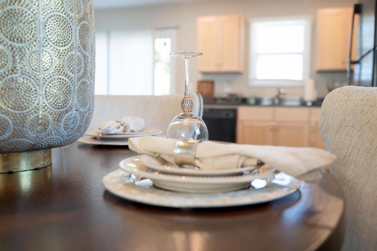 Kannapolis Elegant Townhouse - Pet Friendly - Housity