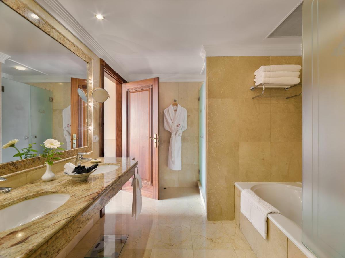Un baño de Hotel Botanico y Oriental Spa Garden
