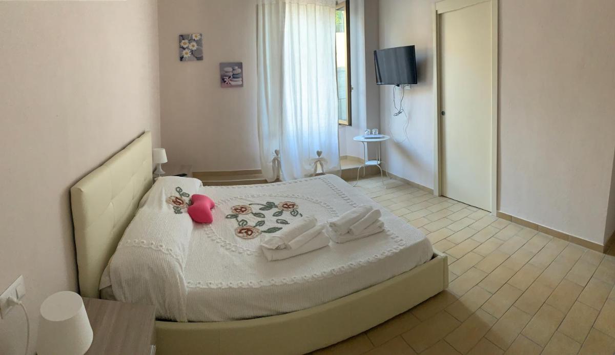 La Mela Rosa - Housity