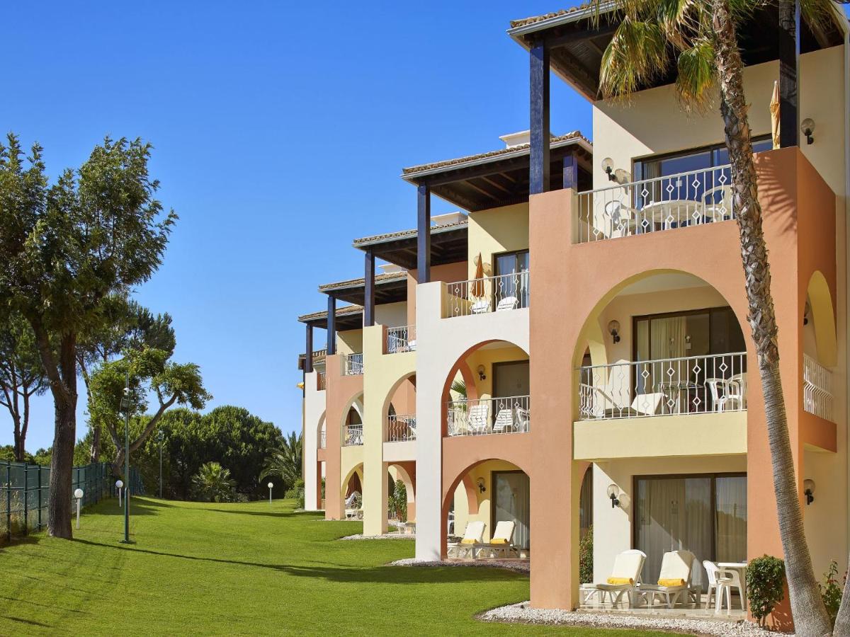 O edifício onde o resort está situado