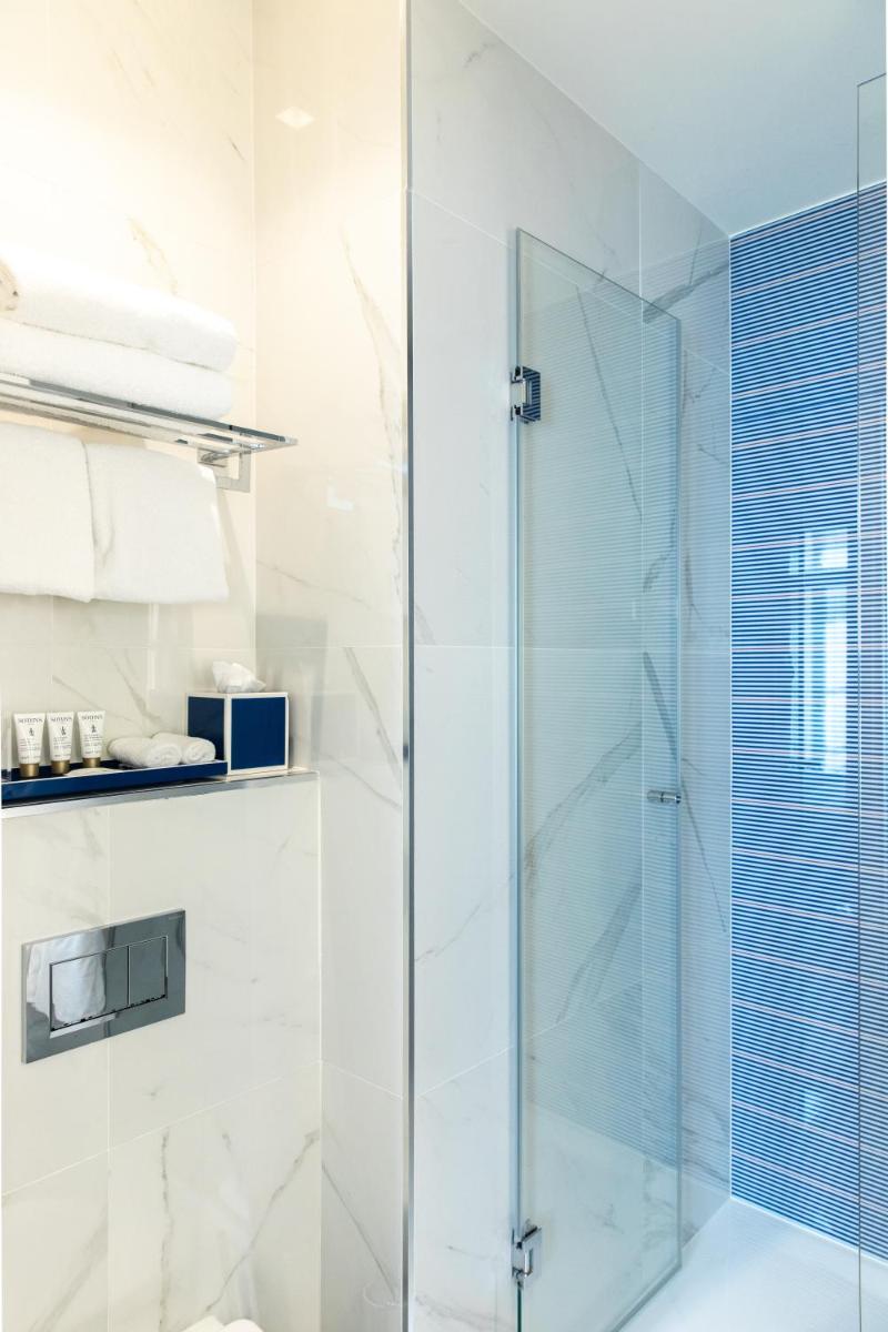 Salle de bains dans l'établissement Hôtel Dress Code
