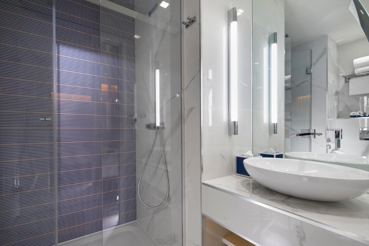 Salle de bains dans l'établissement Hôtel Dress Code