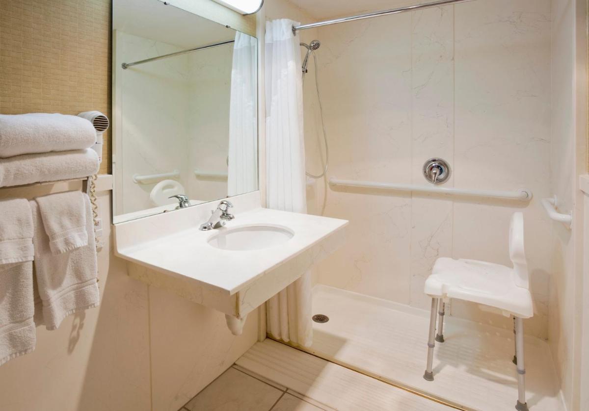Holiday Inn Alexandria, an IHG Hotel - Housity