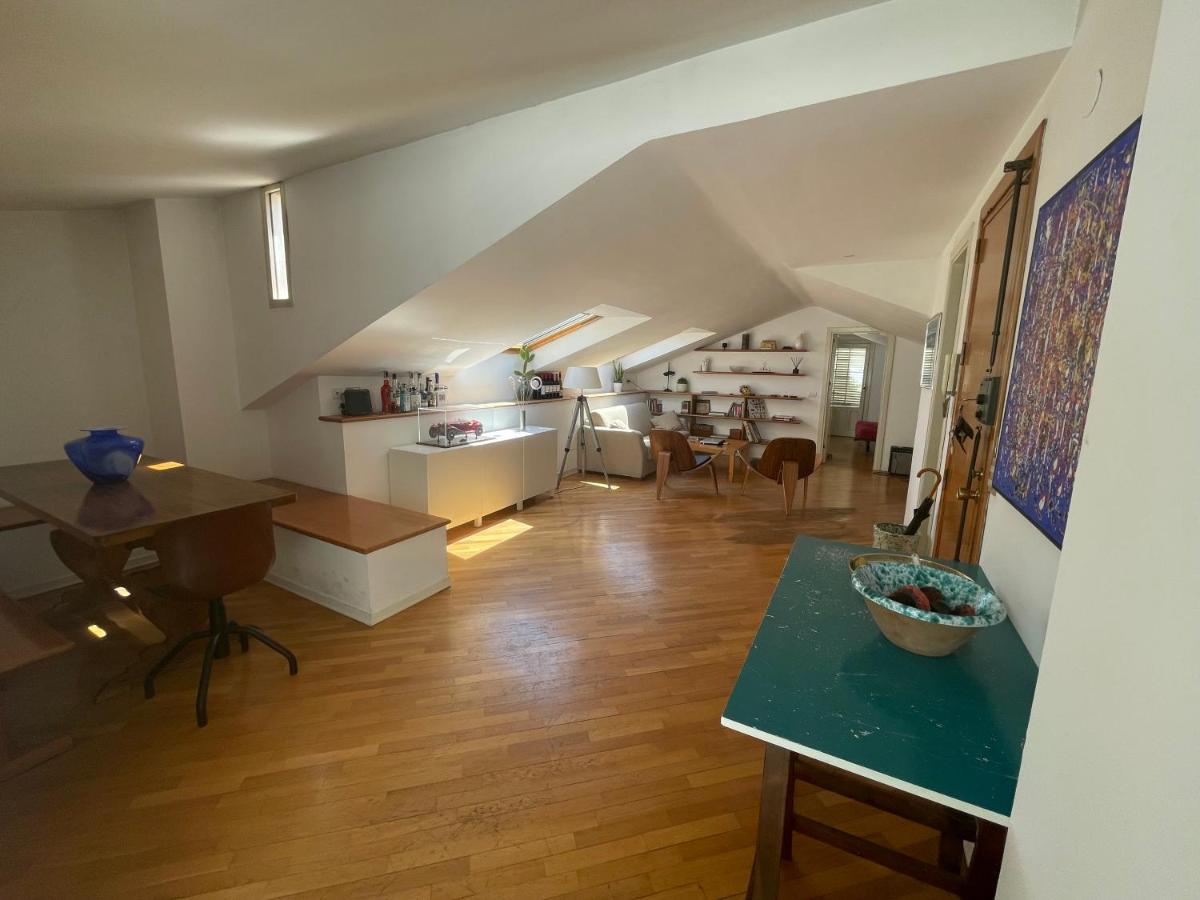 Design Apartment in City Center with Terrace - Hizvo