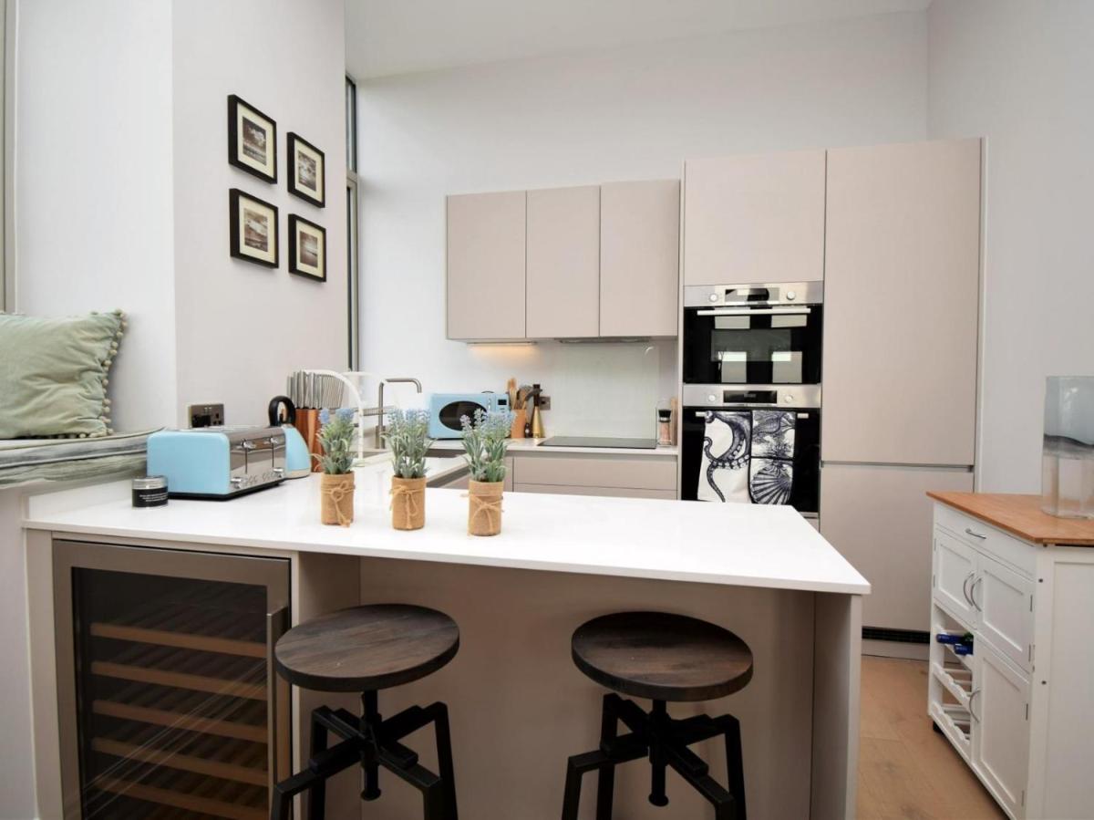 The Sandpiper's Pearl - Housity