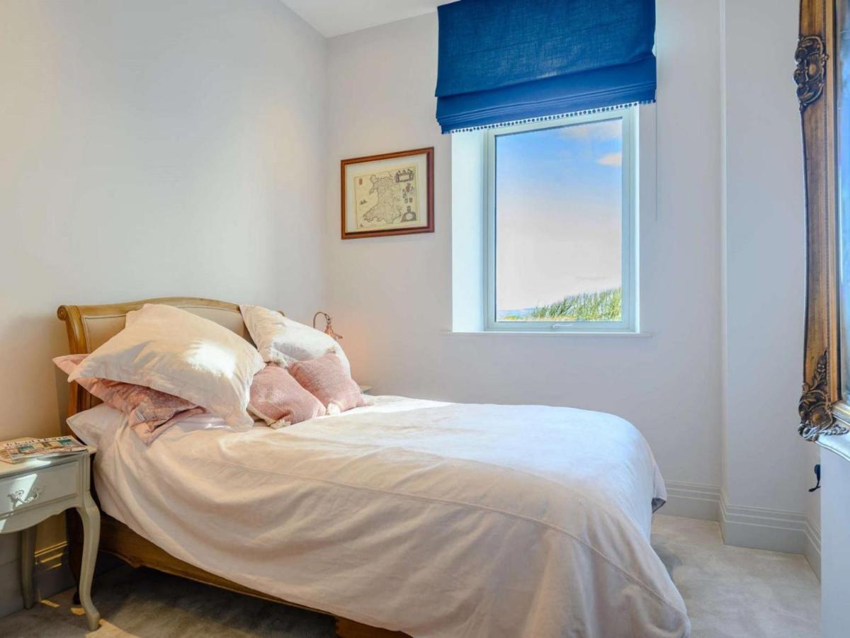 The Sandpiper's Pearl - Housity