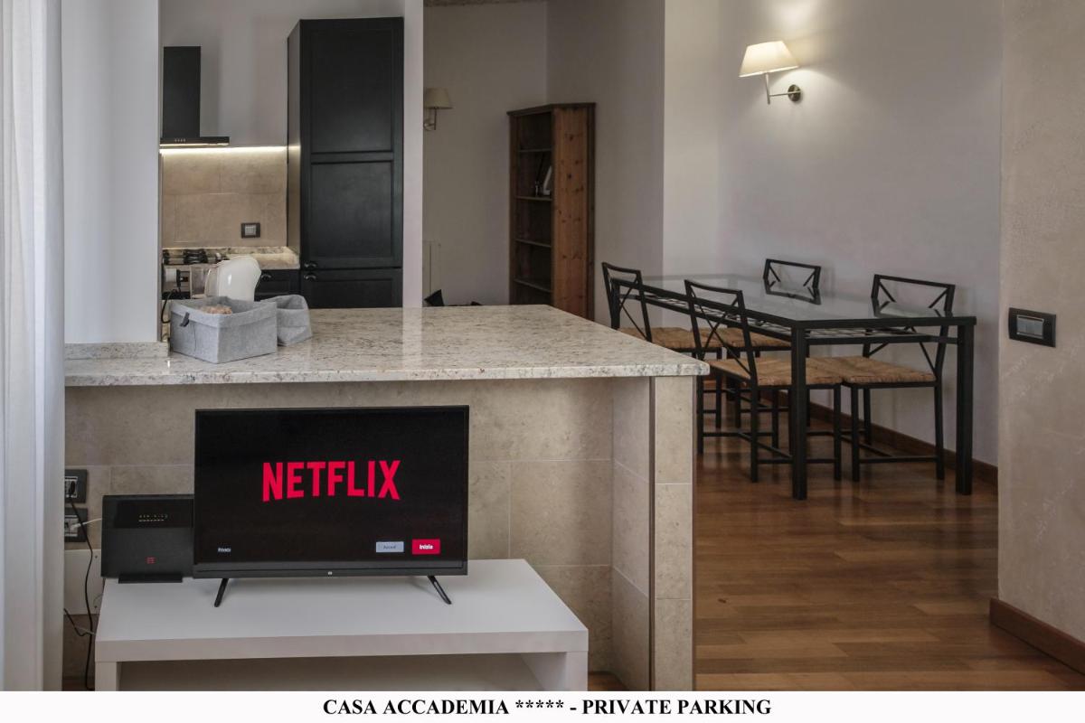 ELEGANTE CASA ACCADEMIA ***** - PRIVATE PARKING - Housity