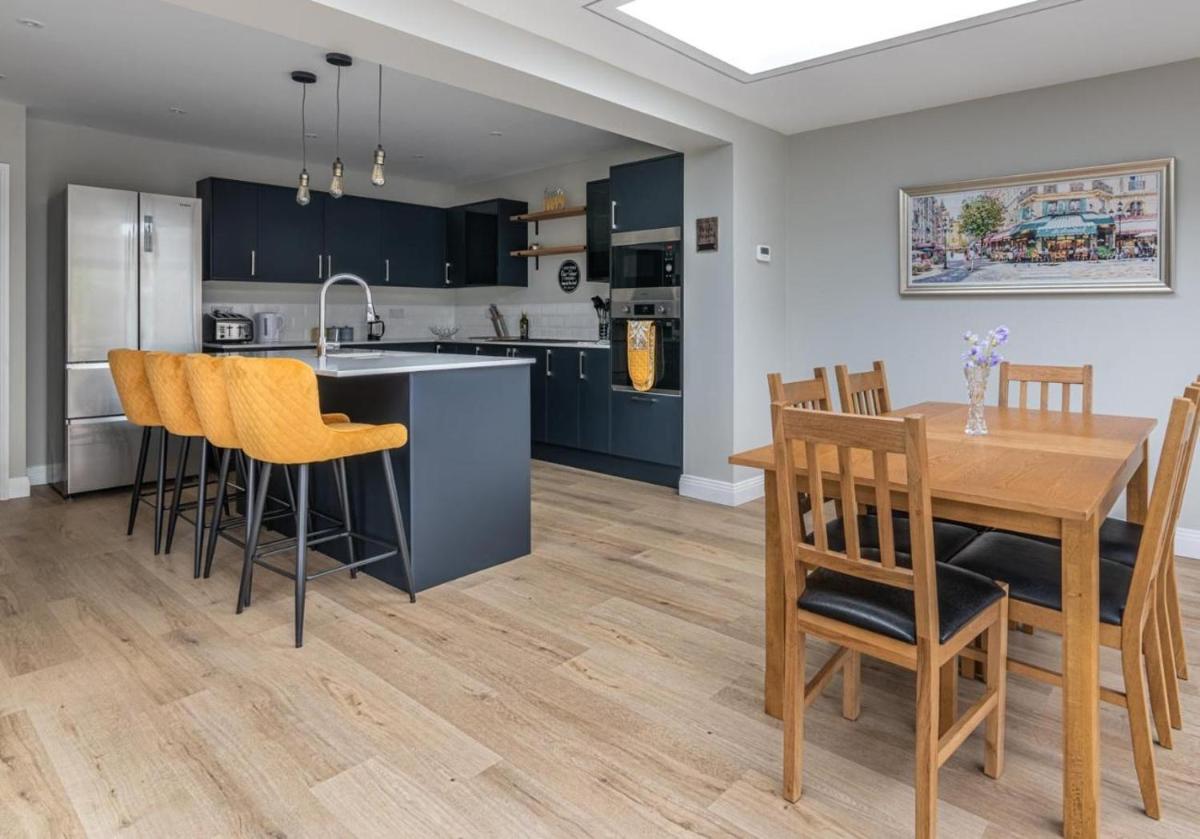 Seaford Retreat with Free Parking By My Getaways - Housity