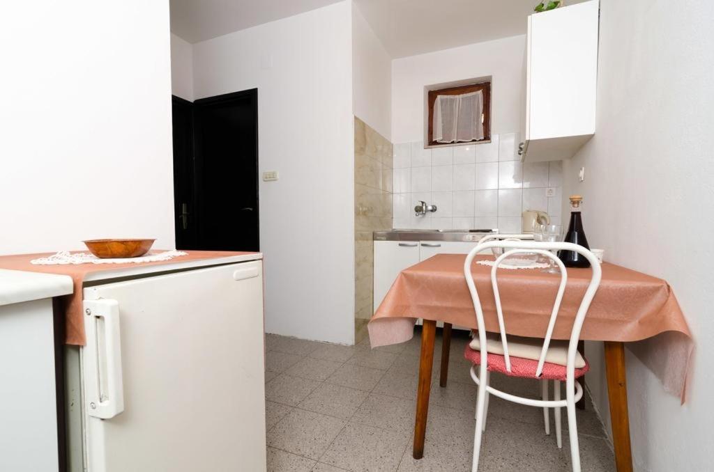 Apartments and rooms by the sea Zuljana, Peljesac - 256 - Housity