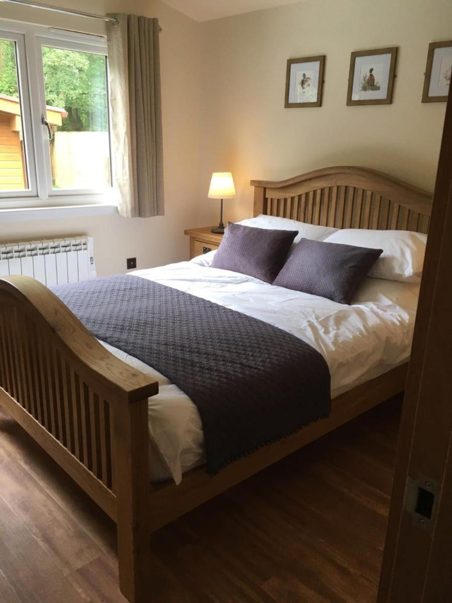 Shellow Lane Lodges - Housity