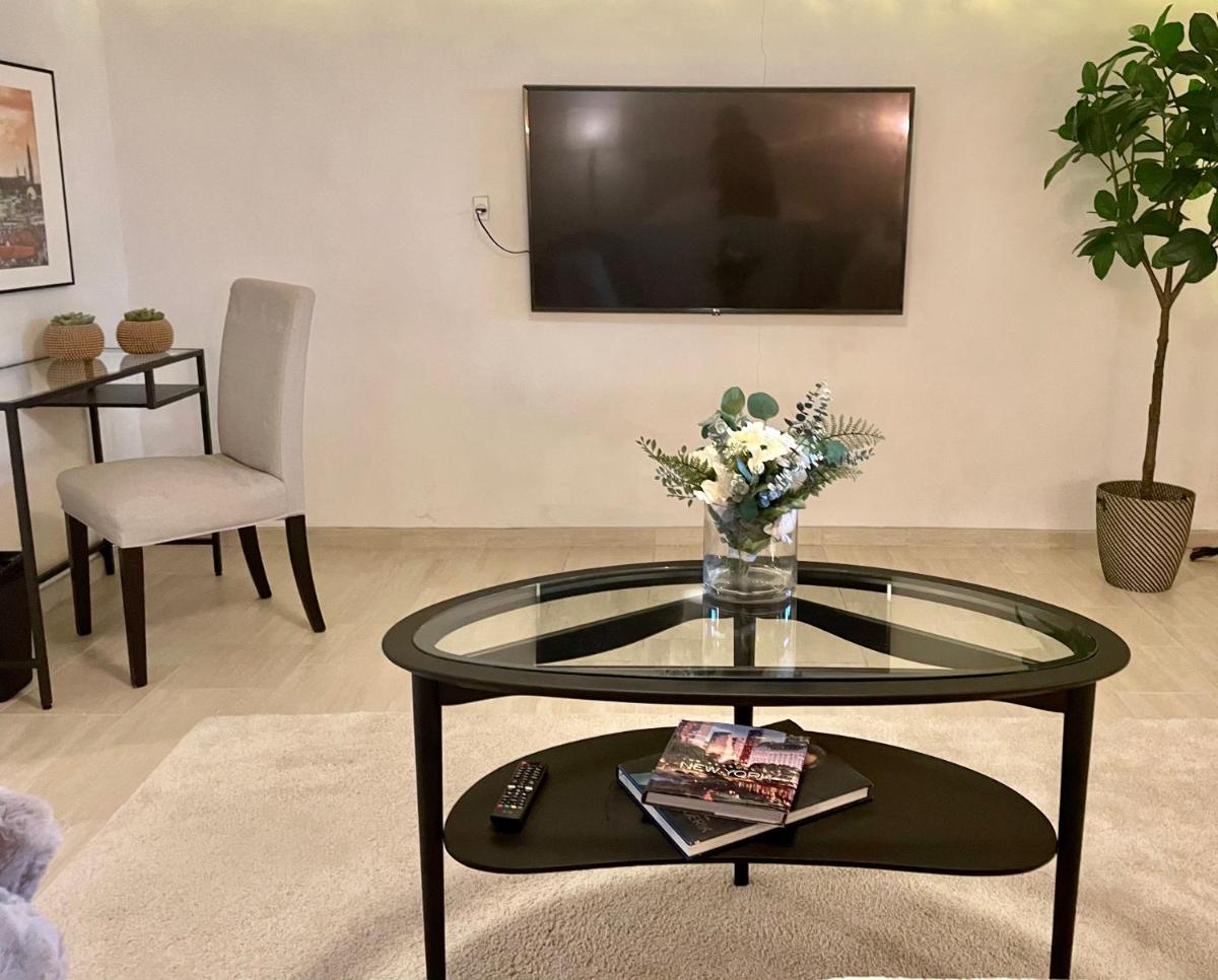 Friendly White house - Housity