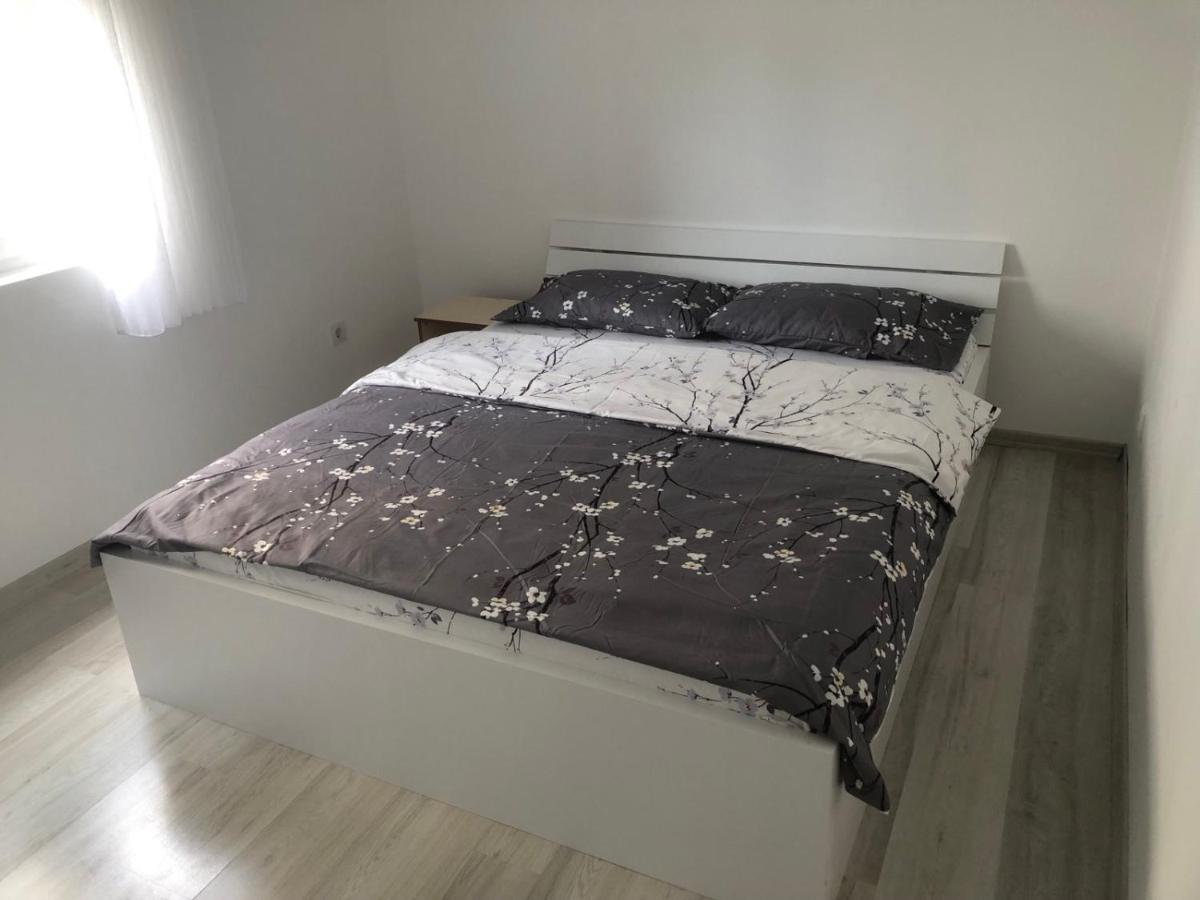 Suitetrails - Plis Apartments 'Prishtina'