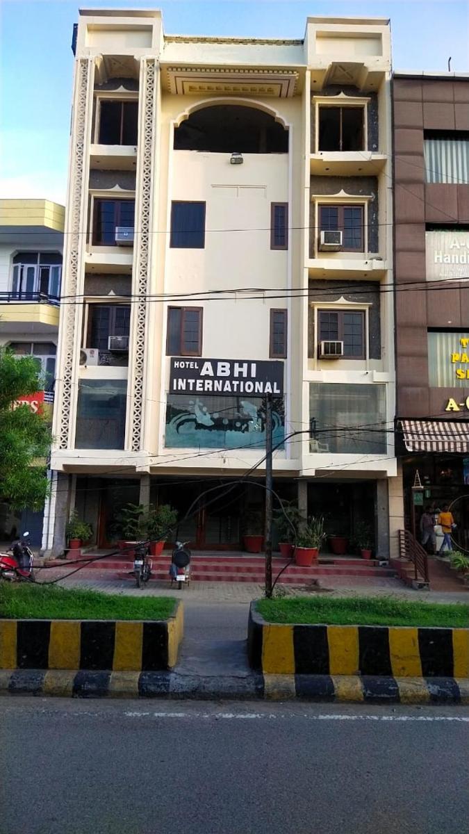 Suitetrails - Hotel Abhi international