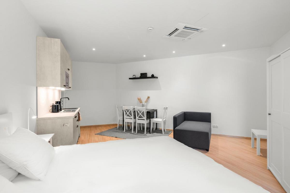 Boutique Space #4o5 (The Champions Suite) - Housity