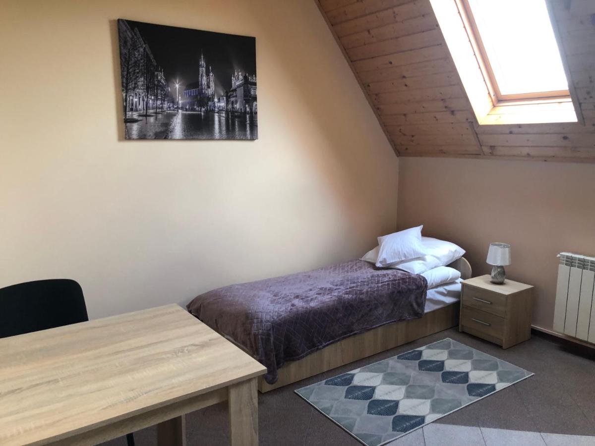 NOCLEGI Grojec - Housity