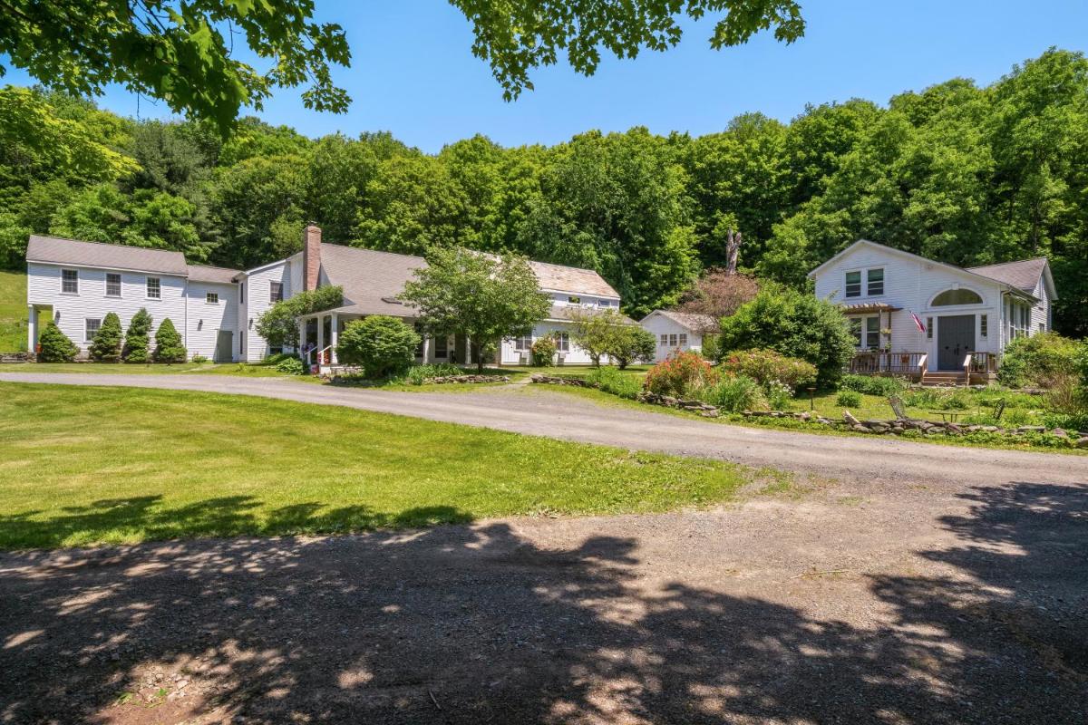 Inn at Silver Maple Farm - Housity