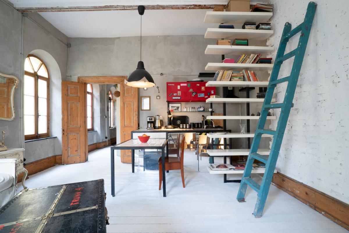 tiyoho - Historic Houses I - Quiet &amp; Stylish Flat in Galata - Housity