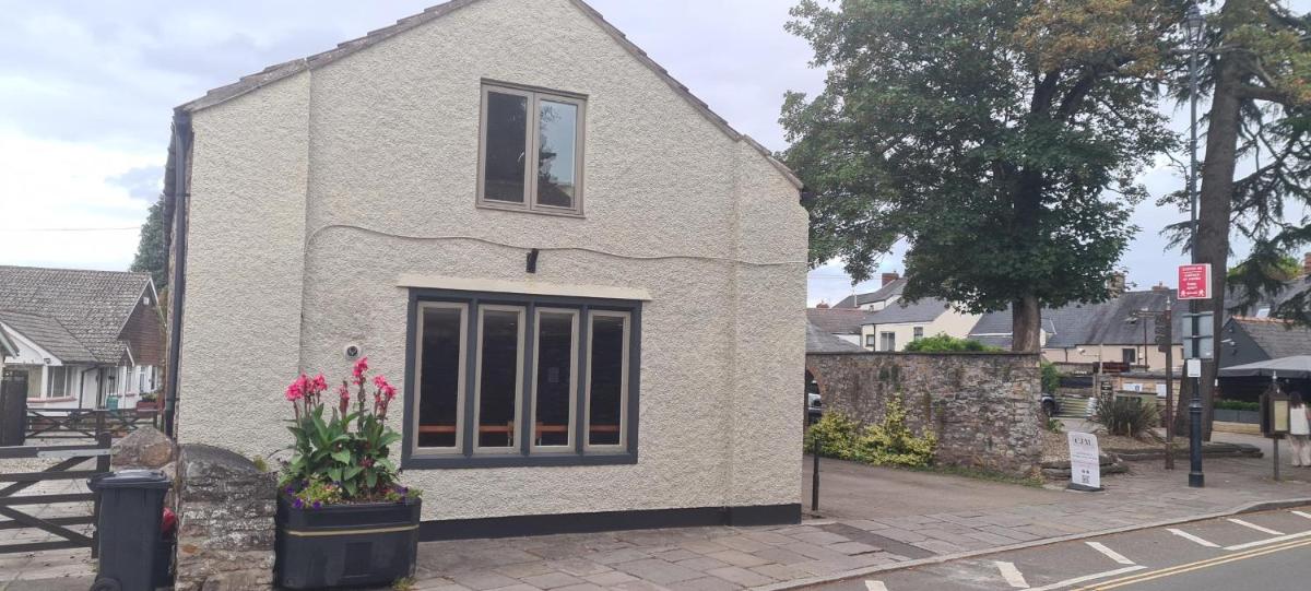 Lovely 1-Bed Loft in Newport - Housity