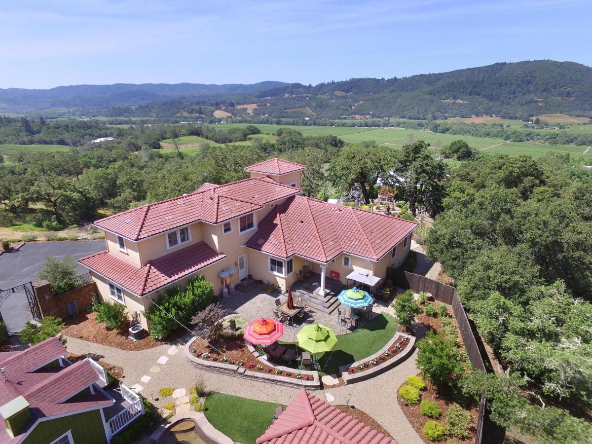 Whispering Oaks Estate - Housity