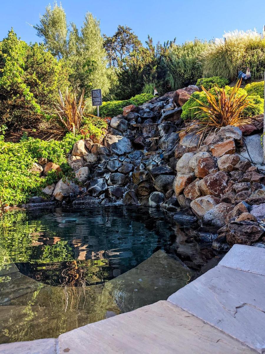 Whispering Oaks Estate - Housity