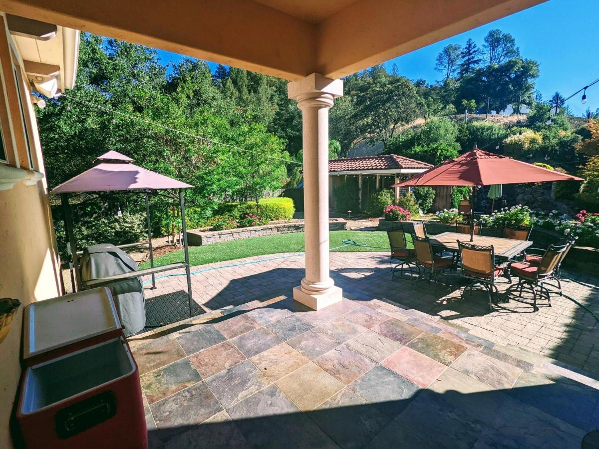 Whispering Oaks Estate - Housity