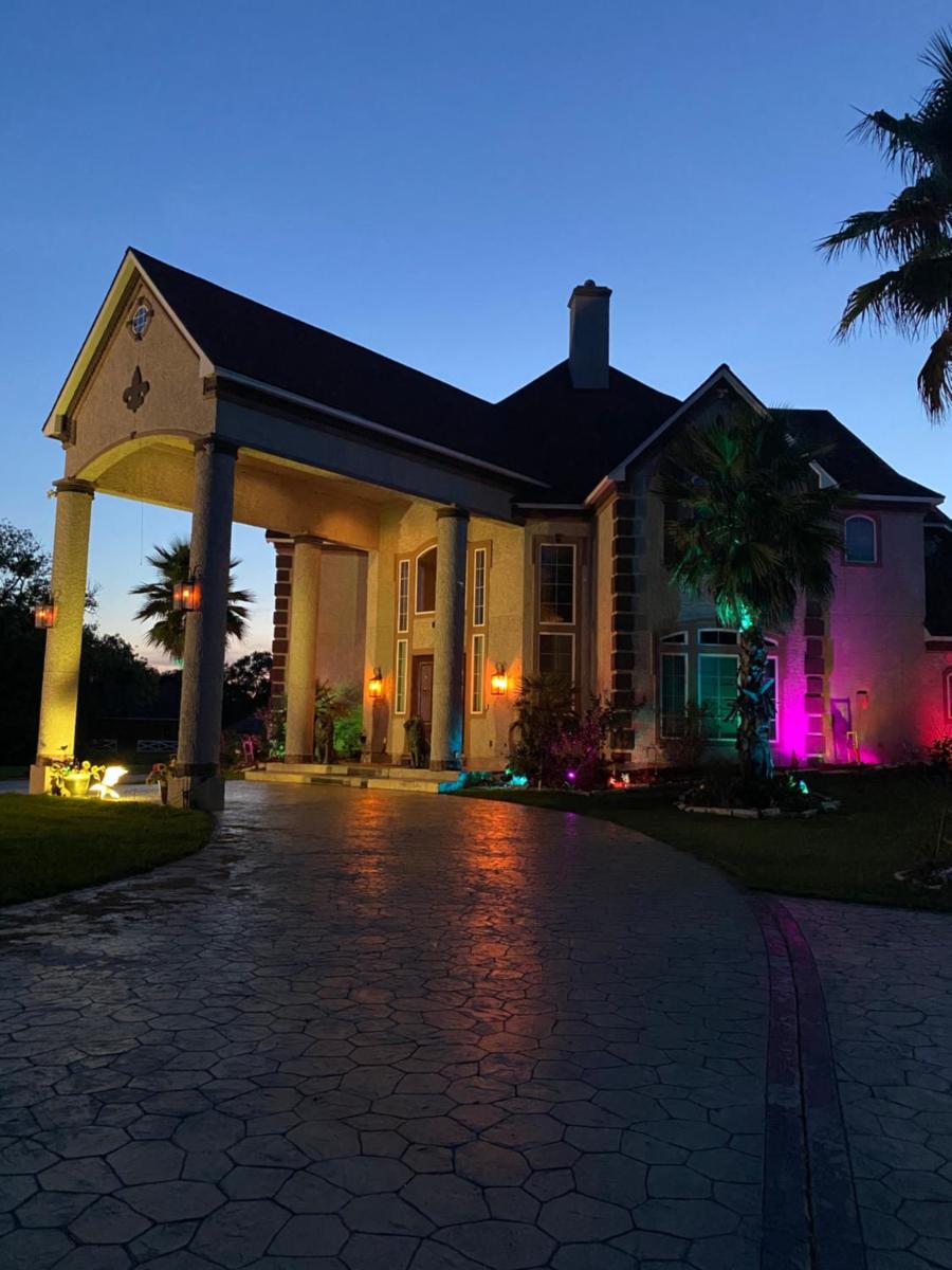 LUXURY MANSION RENTAL IN HOUSTON TEXAS 6 Bedrooms - Housity