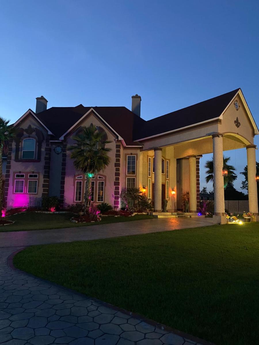 LUXURY MANSION RENTAL IN HOUSTON TEXAS 6 Bedrooms - Housity