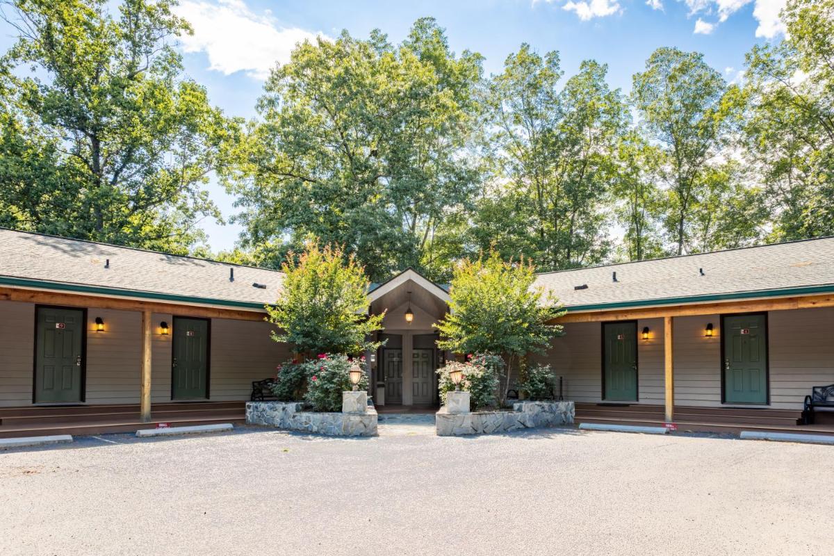 Halesford Harbour Resort - Smith Mountain Lake - Housity
