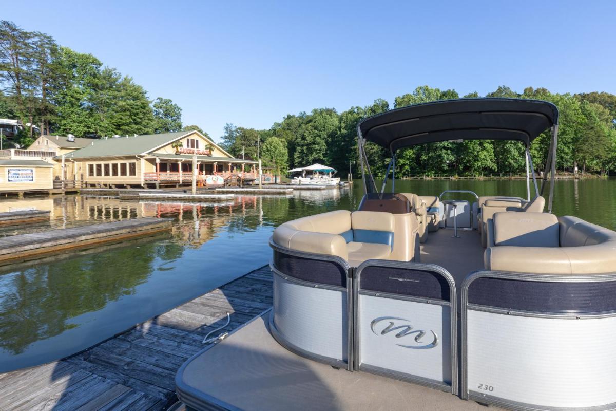 Halesford Harbour Resort - Smith Mountain Lake - Housity