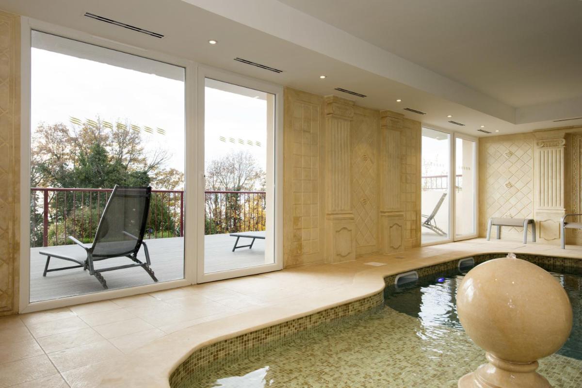 Piscine de l'établissement Alexain Hotel Restaurant & Wellness - Colmar Ouest ou située à proximité