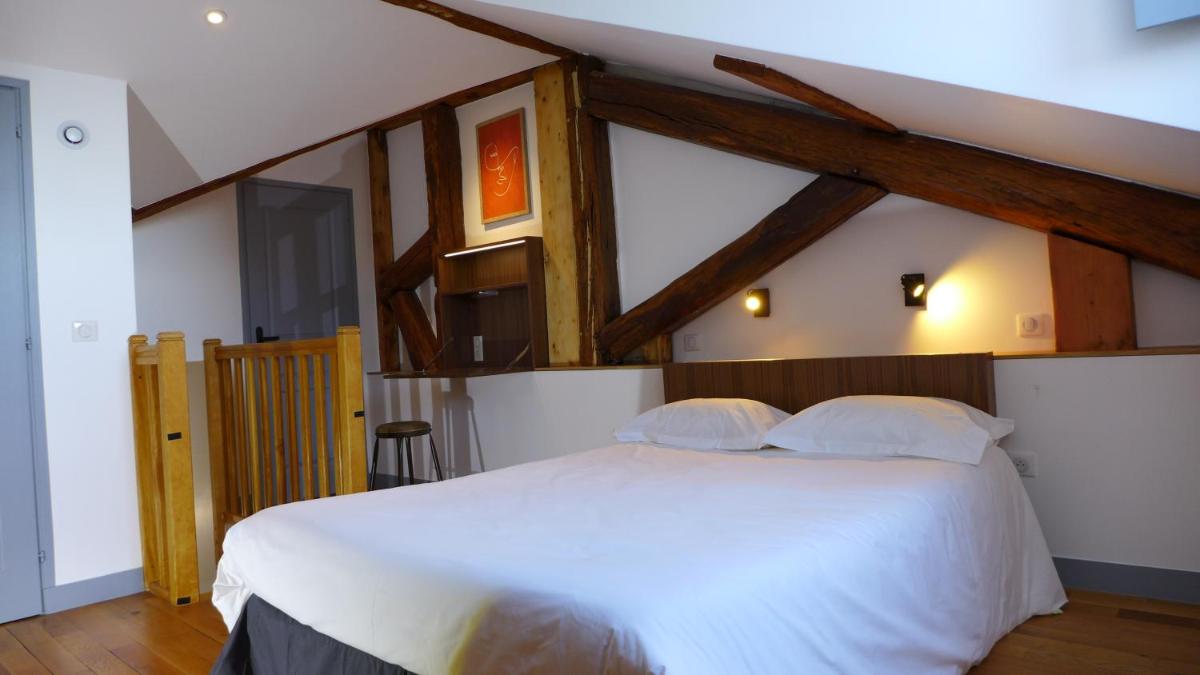 Les Versaillaises - Housity